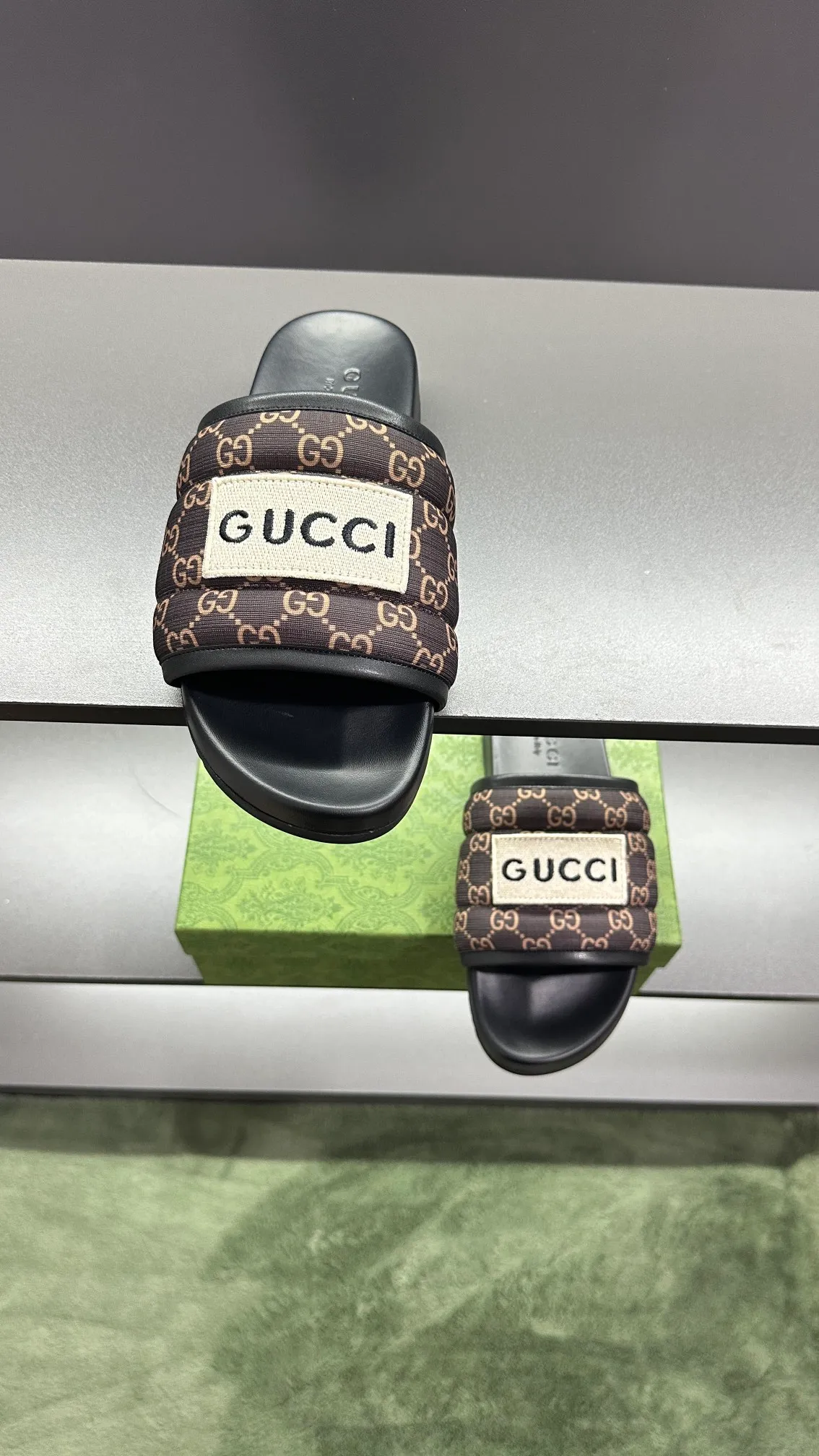 [G Family Couple Style] P: 300💰Female size 36~40 Men's size 39~45, (46. Custom-made Unisex GG slippers This slipper is made of GG polyester fiber and is decorated with a Gucci label on the front, adding a striking logo feel to the style. Beige GG recycled polyester fiber Unisex leather trim "Gucci Made in Italy" embroidered label Rubber sole Flat Made in Italy
